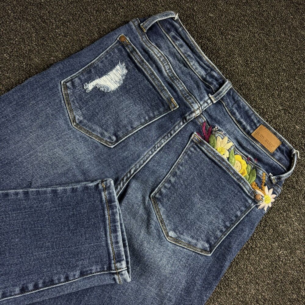 Judy Blue Jeans Embroidered Flowers Boyfriend Fit Medium Wash Size 1/25